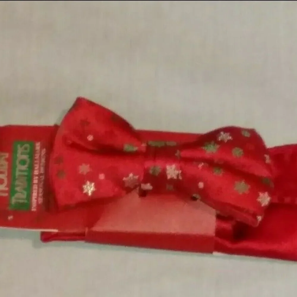 Christmas snowbowtie & red pocket square set Hallmark holiday